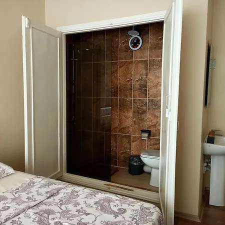 Adali Проживание в семье *